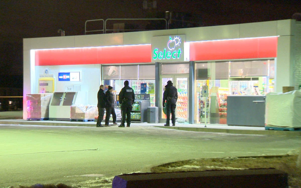 Police investigate an armed robbery at a gas station in Caledon on Jan. 18, 2016.