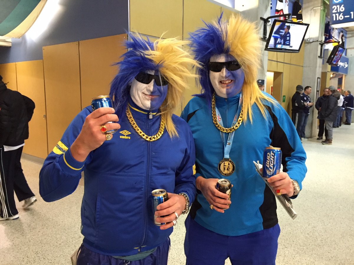 Jets fans track suit up to welcome Kane back to Winnipeg