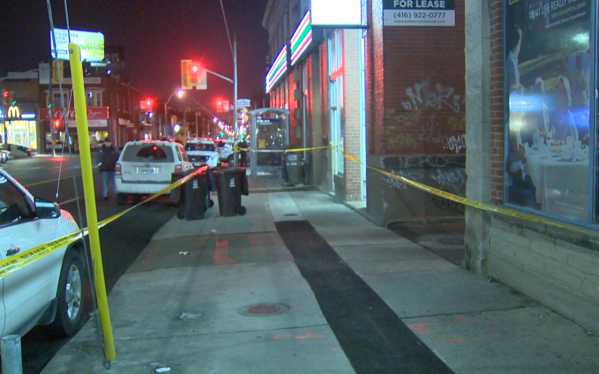 Suspects sought after man stabbed at Dufferin and St. Clair Toronto Globalnews.ca