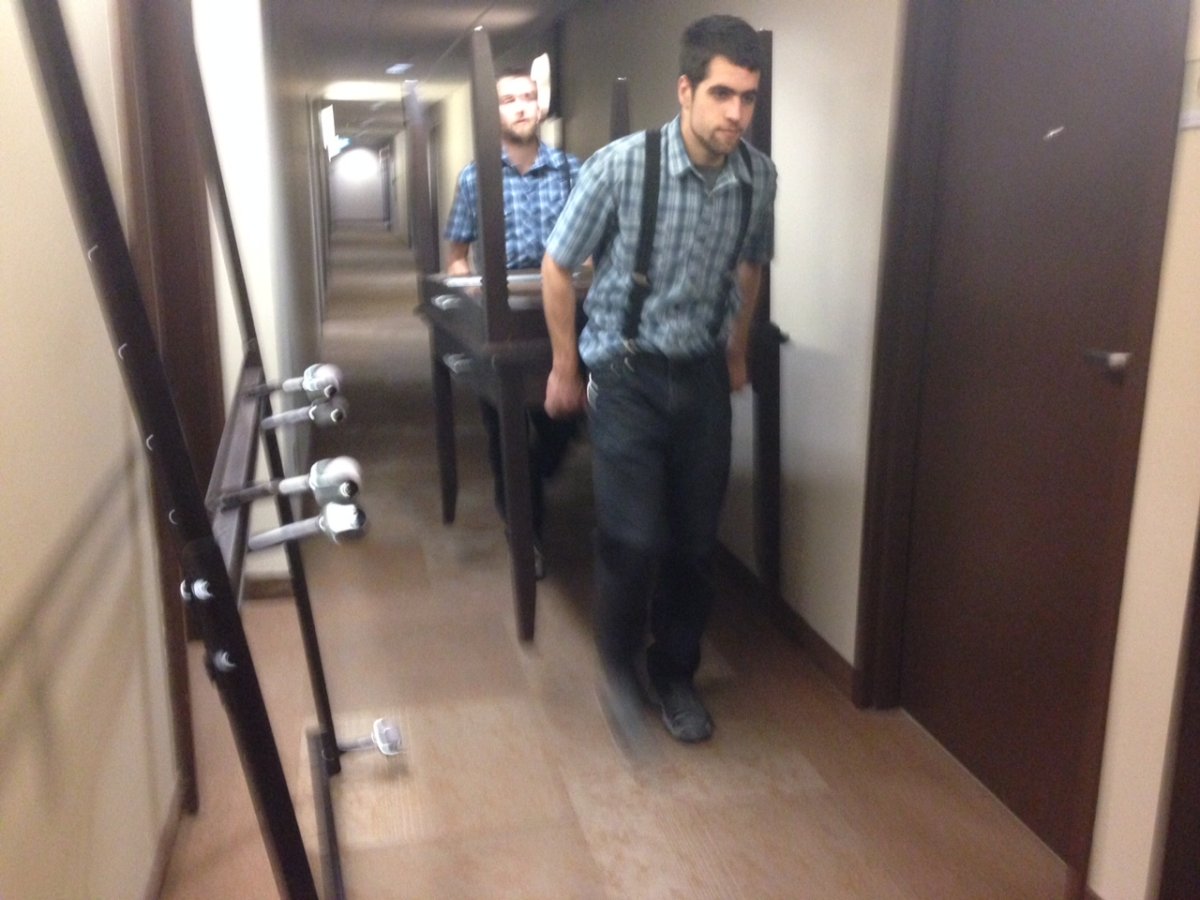 Former Winnipeg hotel donates furniture to Syrian refugees Winnipeg