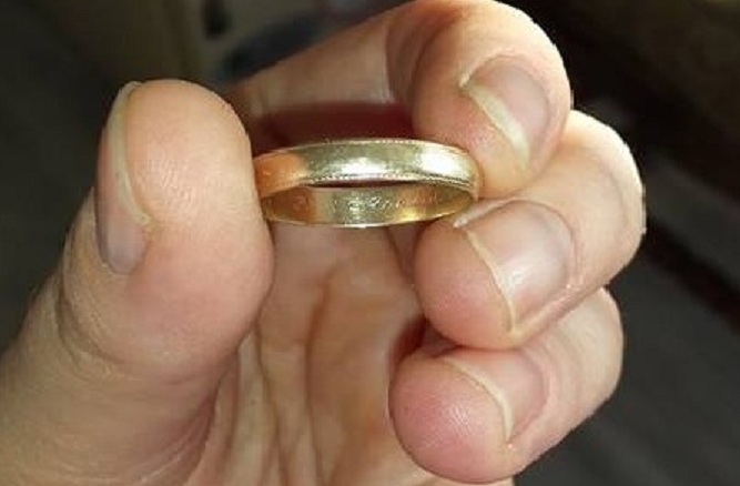 Winnipeg woman looking for owner of an anniversary ring found in the snow Friday evening.