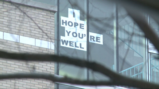 ‘Hello from the other side’: hospital patient posts Adele ‘Hello’ lyric in window, everyone answers - image