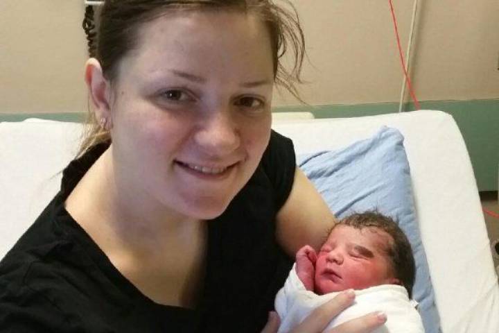 IN PHOTOS: Canada welcomes the first babies born in 2016 - image