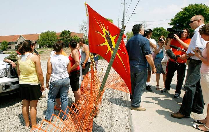 Garry Sault, middle, talks with the media after questioning Six Nations protesters as they guard the front entrance of a housing development in Hagersville, Ont., just south of the 15-month aboriginal occupation at Caledonia on Wednesday, May 23, 2007. The Ontario Provincial Police have agreed to follow guidelines when impersonating members of the media.
