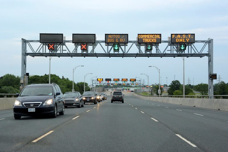 Lewiston-Queenston Bridge USA border crossing. Niagara-on-the-Lake, ONT., July 22, 2013. 
