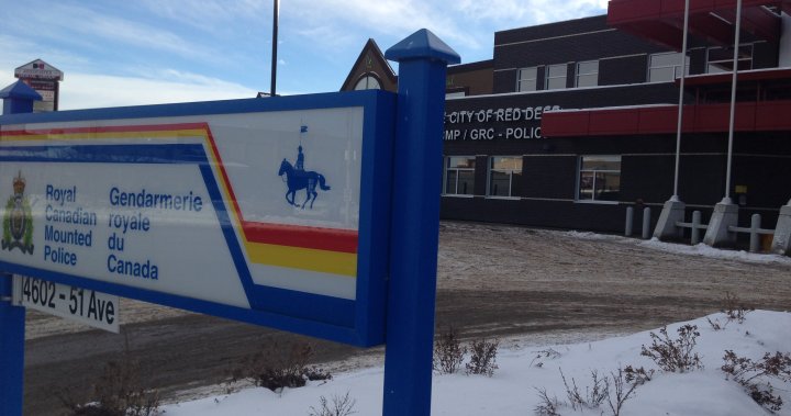 Служител на RCMP от Red Deer е обвинен в нападение след „разправия“ по време на арест