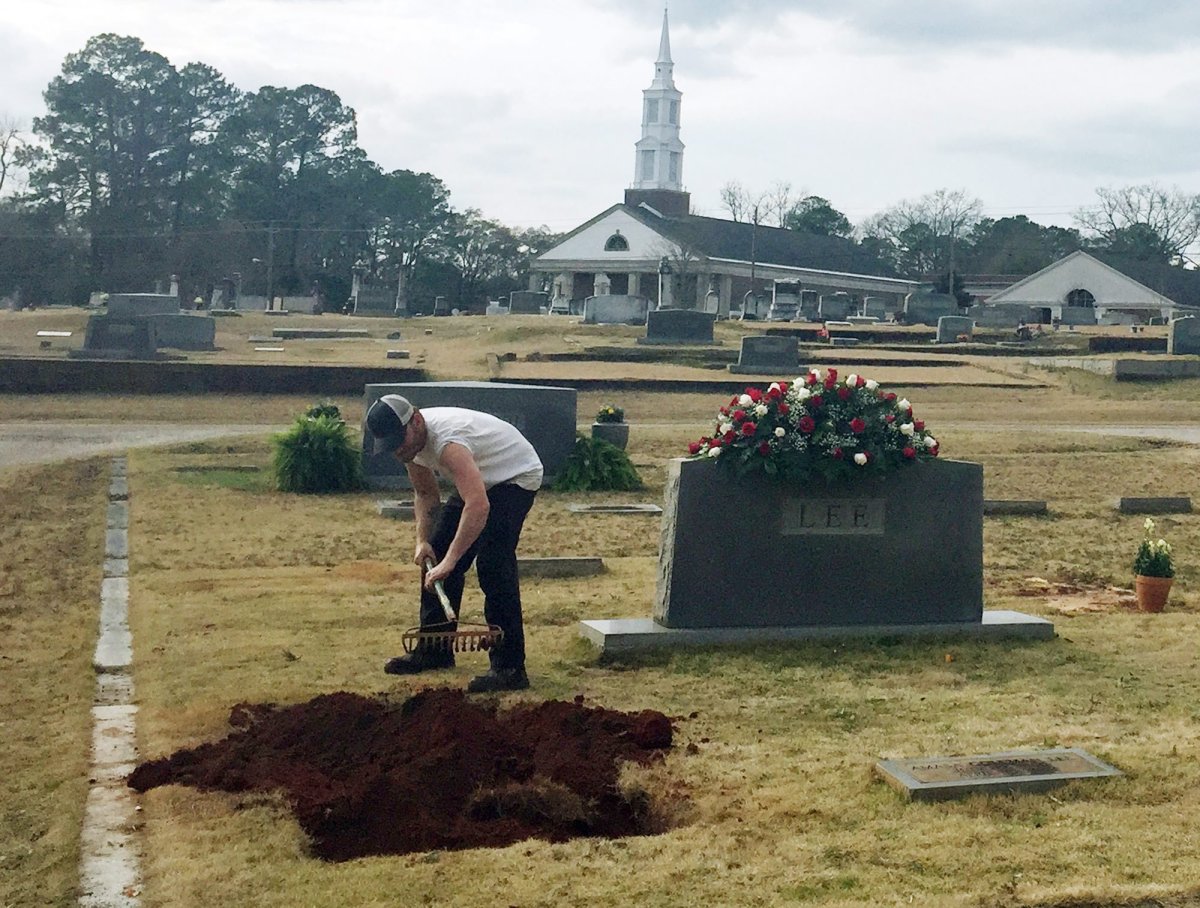 ‘Mockingbird’ author Harper Lee buried in Alabama hometown National