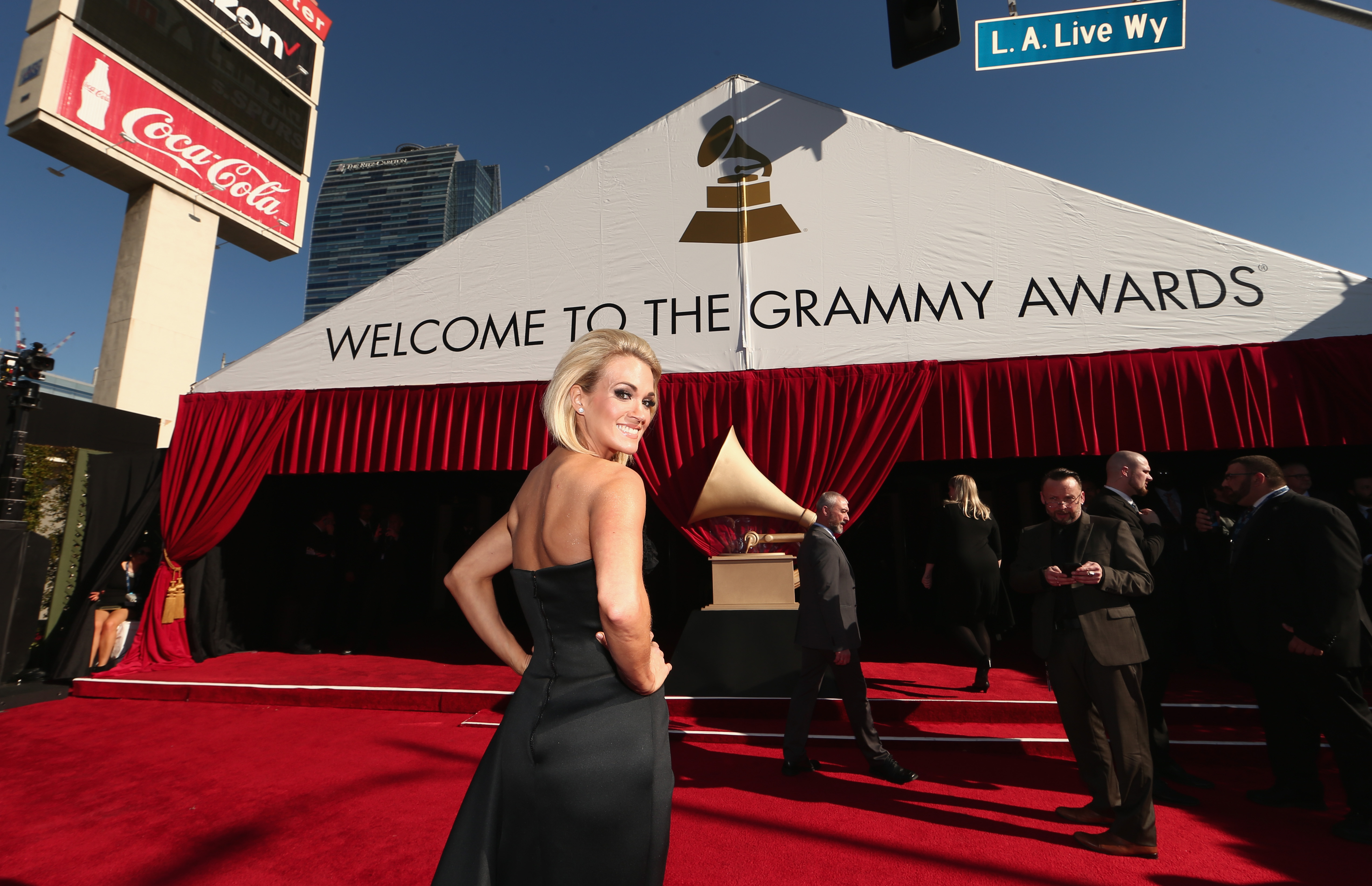 Lav vej mover I fare Grammys 2016: the best, worst and completely confusing red carpet looks -  National | Globalnews.ca