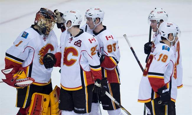 Jonas Hiller makes 34 saves as Calgary Flames down Canucks - image