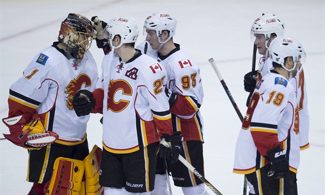Jonas Hiller makes 34 saves as Calgary Flames down Canucks - image