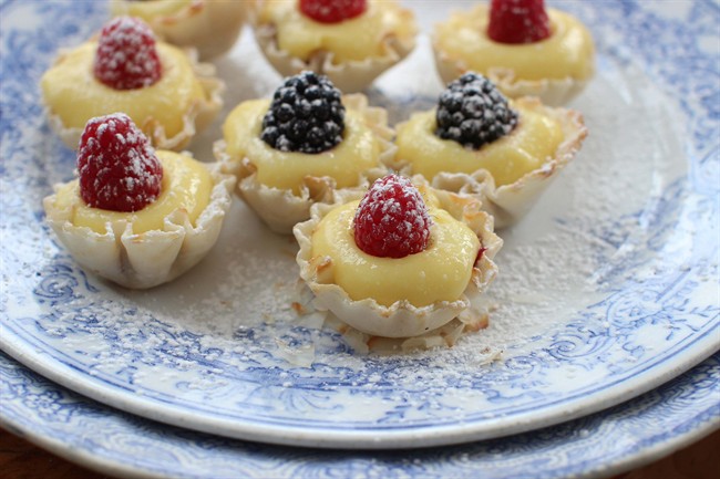 Sweet menu choices may be better for dinner parties, one psychologist suggests.