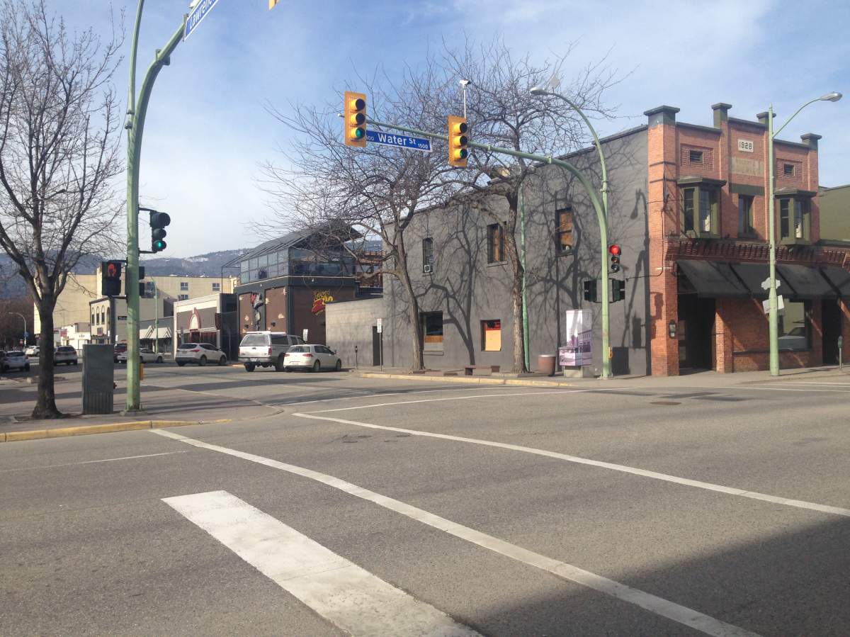 Purse snatcher nabbed by Good Samaritans - image