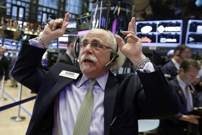 North American stocks plunge as oil prices retreat again - image