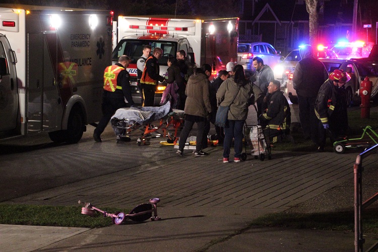 2 children hurt after getting struck by car in Surrey - image
