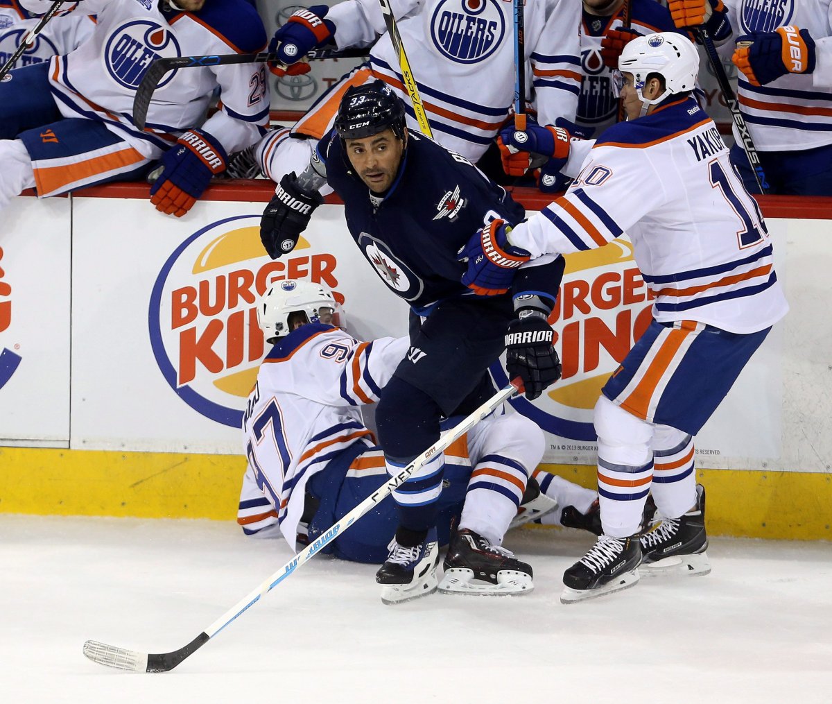 Winnipeg Jets beats Edmonton Oilers 2-1