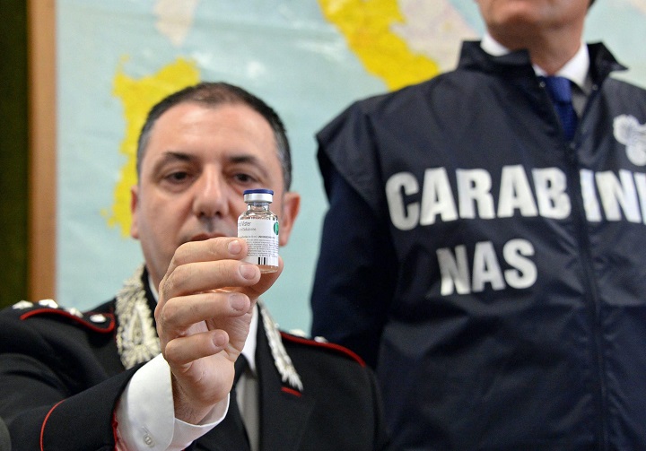 Carabinieri captain Gennaro Riccardi shows a phial containing heparin during a press conference in Livorno, Italy, 31 March 2016. A female nurse was arrested by Carabinieri police on 31 March for allegedly killing 13 patients at a hospital in the Tuscan town of Piombino, near Livorno, in 2014 and 2015. The dead patients were in hospital's intensive care unit with a range of different pathologies. She allegedly used medicines that were not part of the patients' therapies to kill them, sources said.  