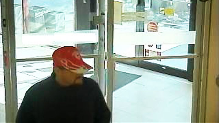 Same man may be responsible for two bank robberies in Saskatoon that happened less than an hour apart.