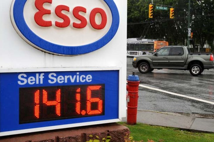 Vancouver-June 5, 2008-Gas prices more than $1.40 a litre at 49th and Oak. (Steve Bosch/Vancouver Sun) [PNG Merlin Archive]