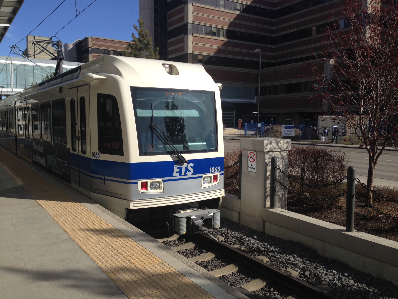Do you feel safe on the LRT? Edmonton riders weigh in - Edmonton | Globalnews.ca