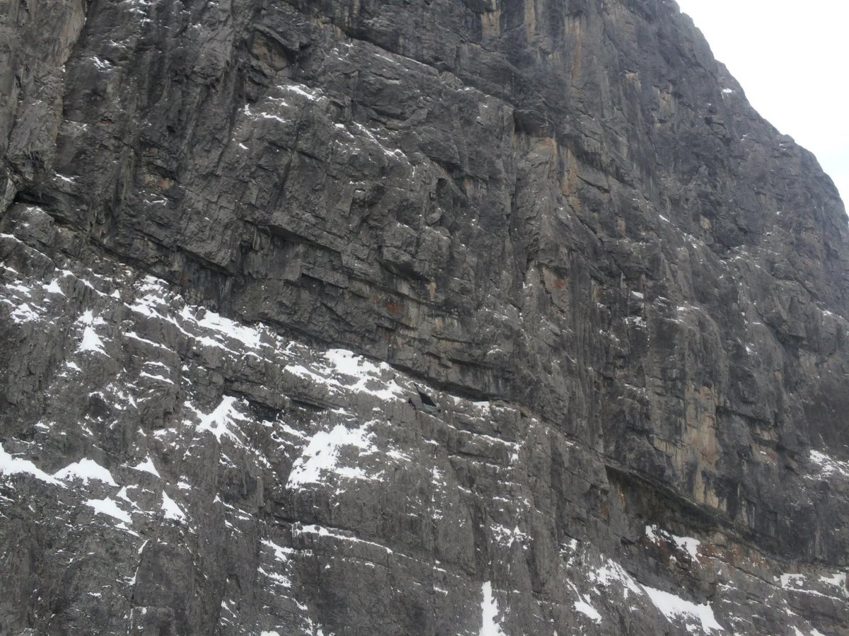 Dramatic rescue with base jumper on Ha Ling Peak - image