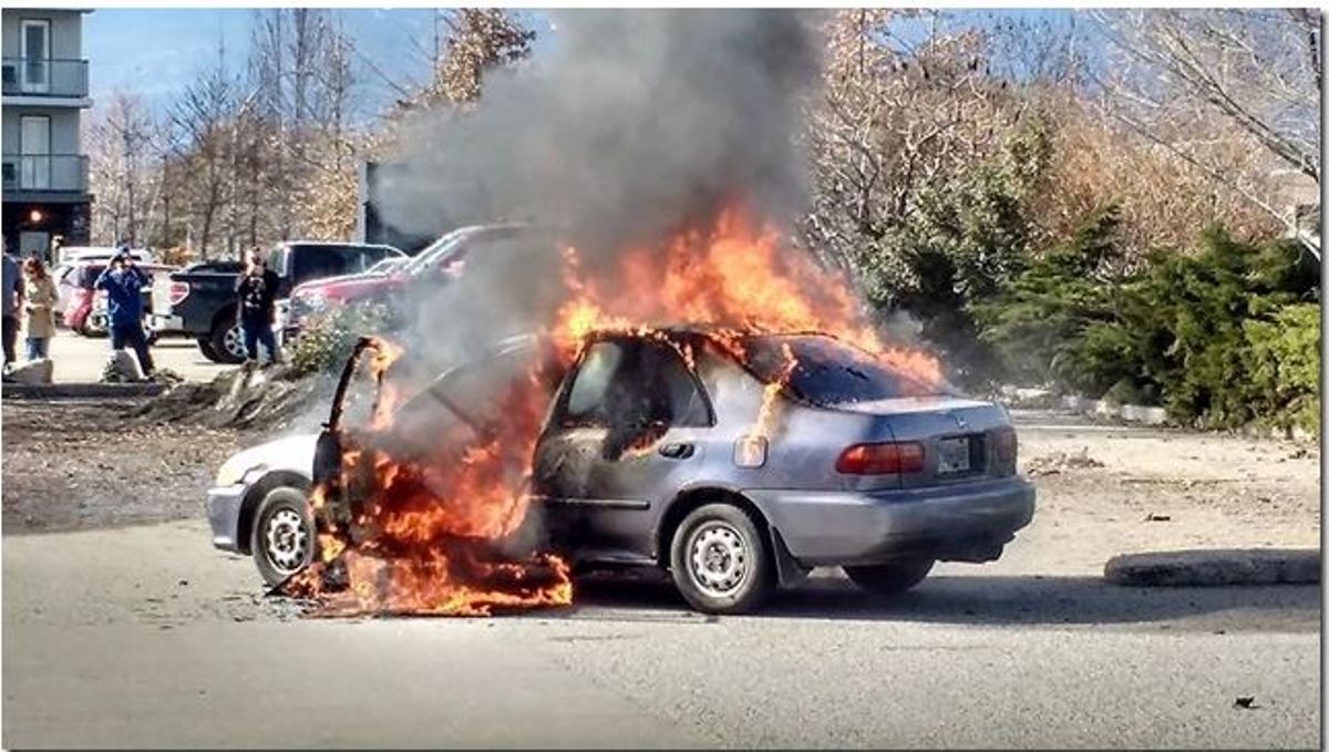 Car goes up in flames in Kelowna parking lot - image