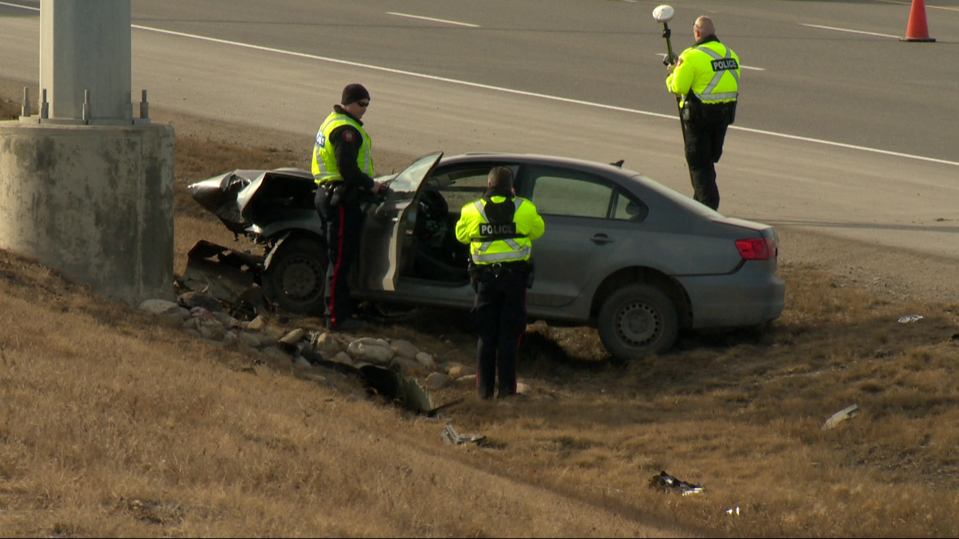 Man dead following Stoney Trail crash in northwest Calgary | Globalnews.ca