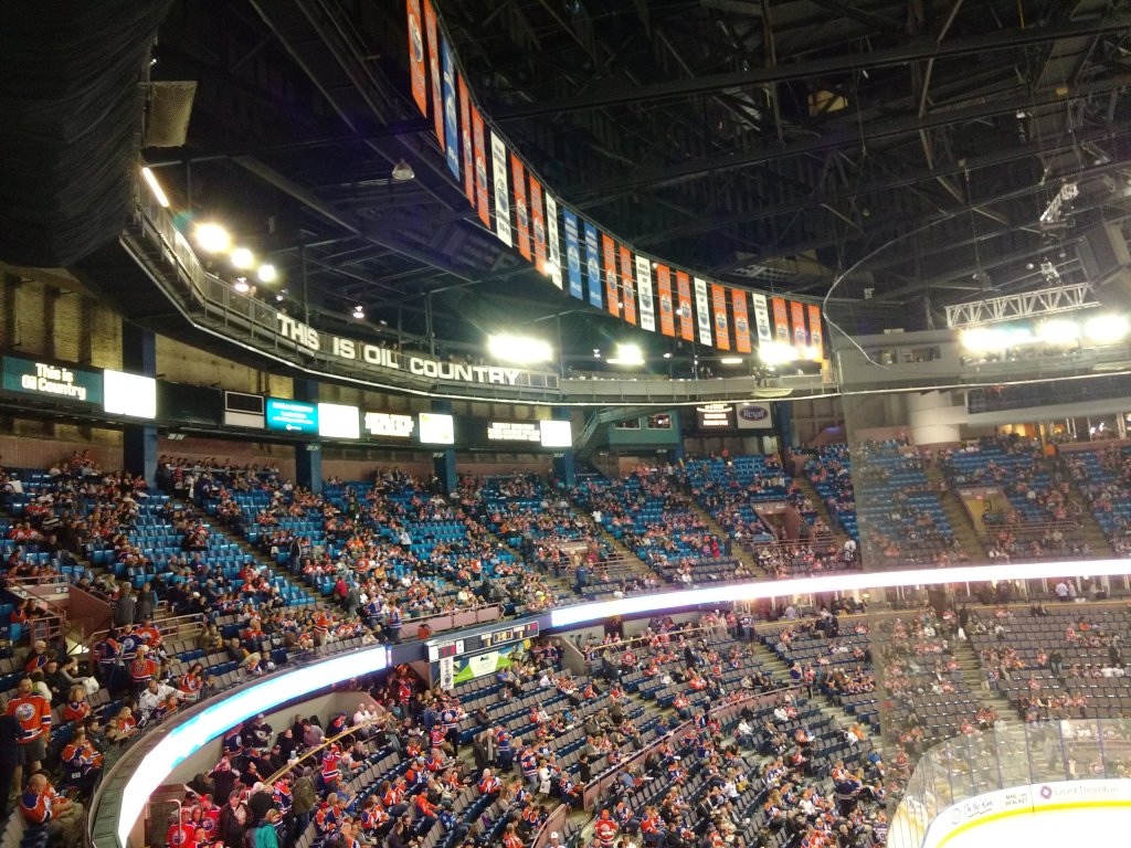Mark Messier and No. 11 Oilers jersey saluted by adoring fans at Rexall  Place - The Hockey News