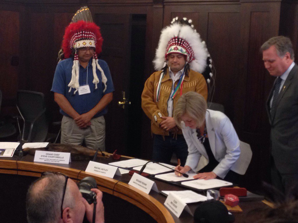 Premier Notley signs an agreement with Treaty 8 Chiefs. It sets out a framework for future discussions.
