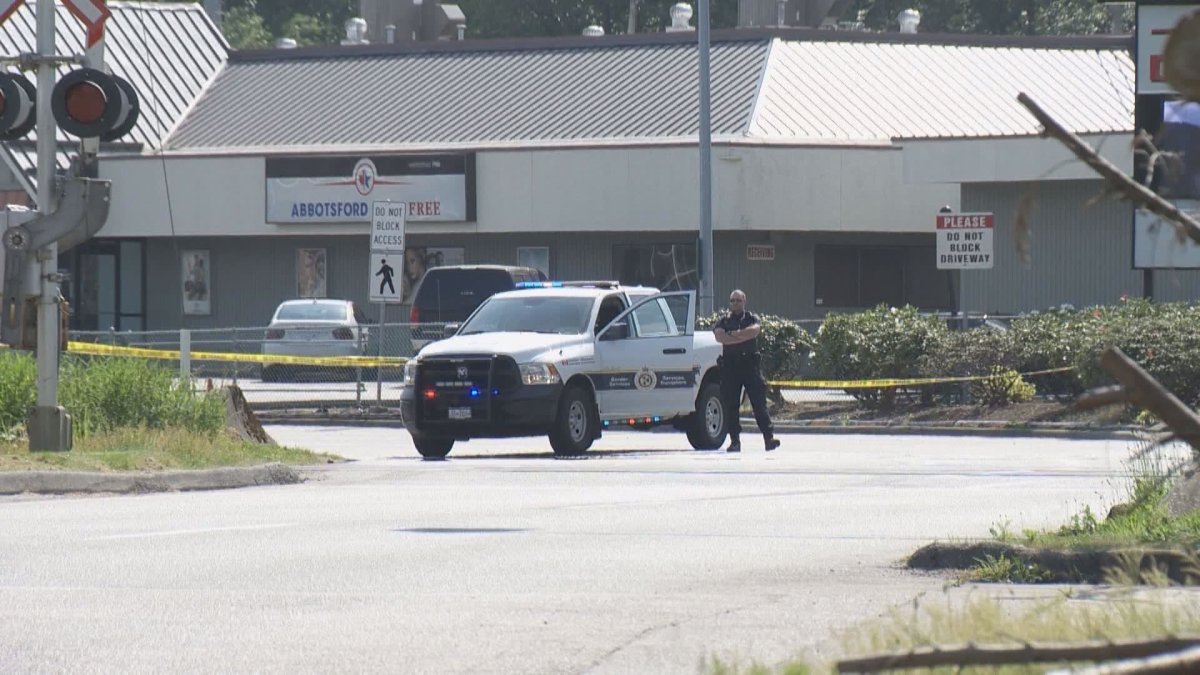 3 people arrested after suspected explosive found at CanadaU.S. border