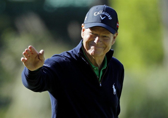 Tom Watson acknowledges the gallery after a birdie on the third hole during the first round of the Masters golf tournament Thursday, April 7, 2016, in Augusta, Ga. 