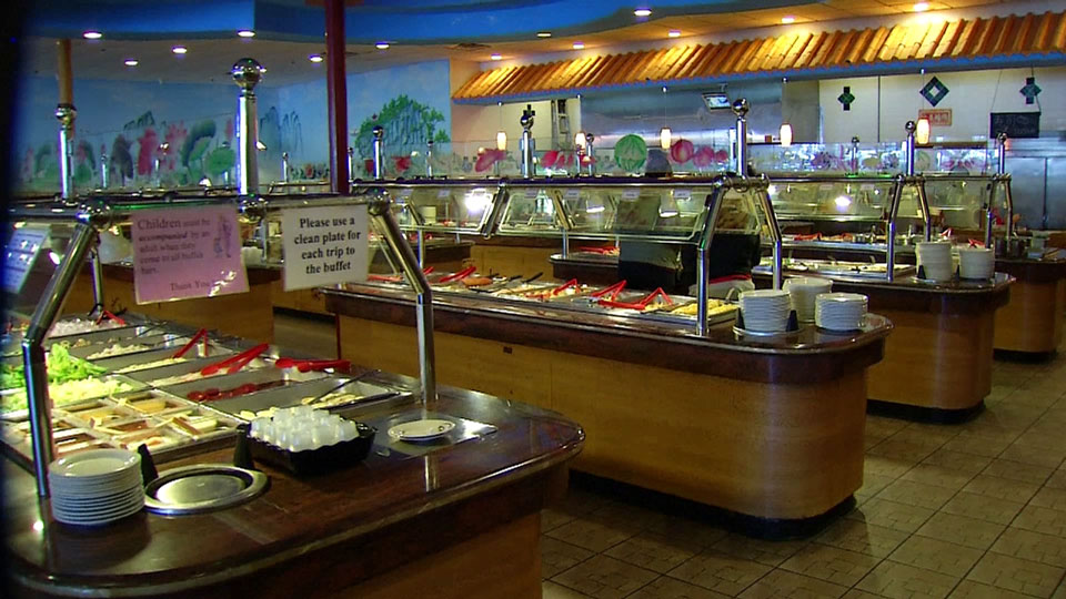 2 arrested after argument over crab legs turns physical - image