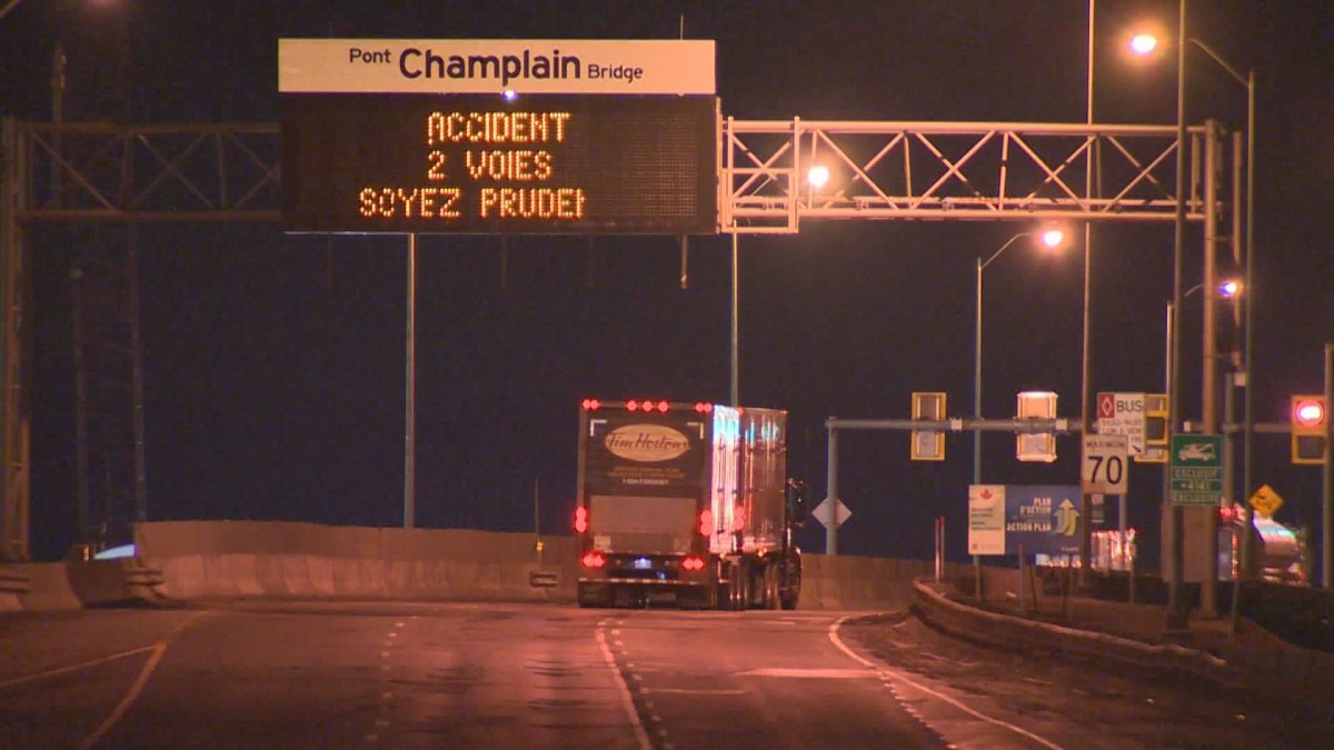 An accident on the Champlain Bridge closed the southbound lanes, Wednesday, April 6, 2016.
