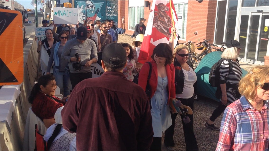 Protesters rally outside the Regina regional Indigenous and Northern Affairs office on April 18.