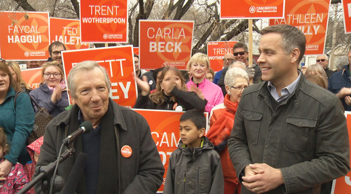 Former premier Lorne Calvert rallies supporters before Saskatchewan vote Monday.