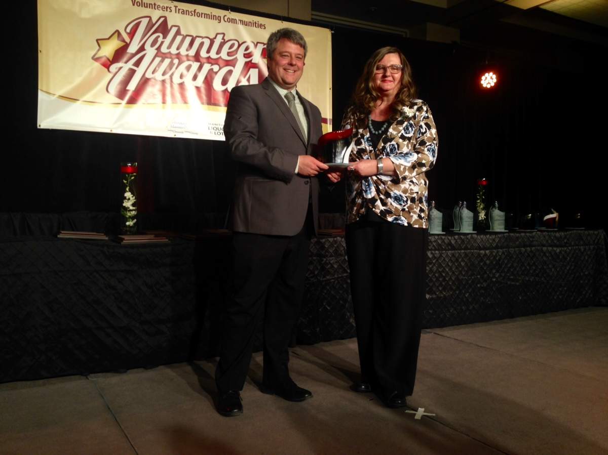 Global station manager Brent Williamson presenting the award to Milena Pirnat at the Annual Volunteer Awards. 