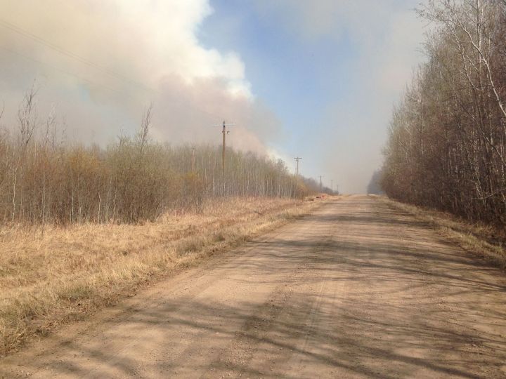 Parkland County subdivision evacuated by brush fire - image