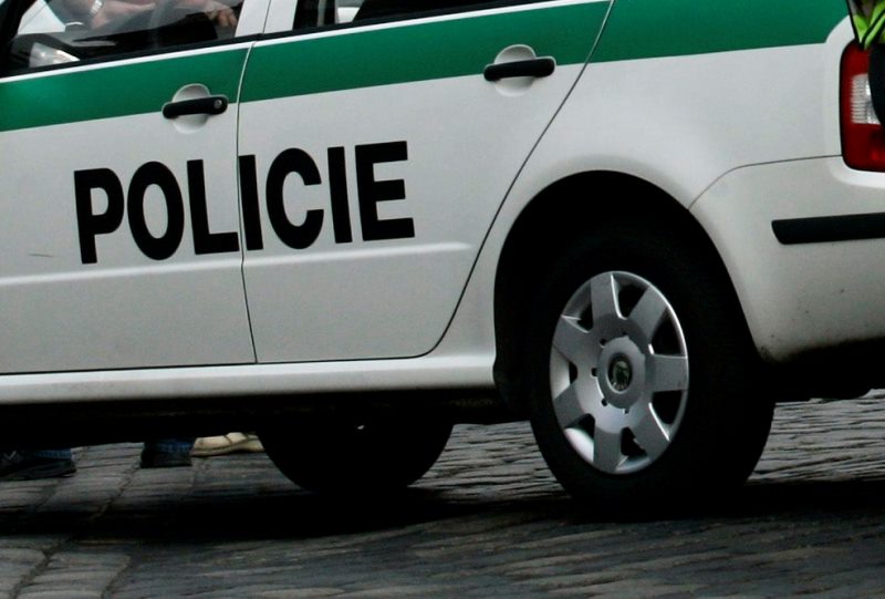 Czech police say one of their officers
drank too much and crashed his Jeep Grand Cherokee into a total of
51 parked cars in Prague.
