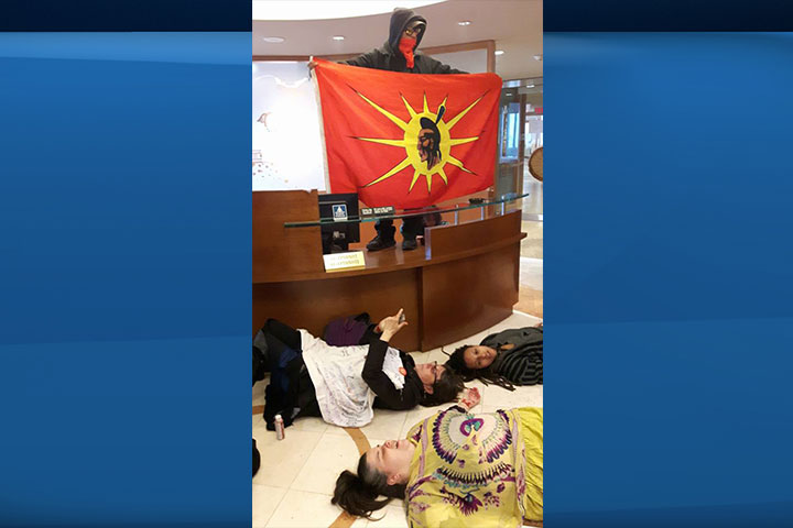 Idle No More activists stage sit-in at federal office over Attawapiskat - image