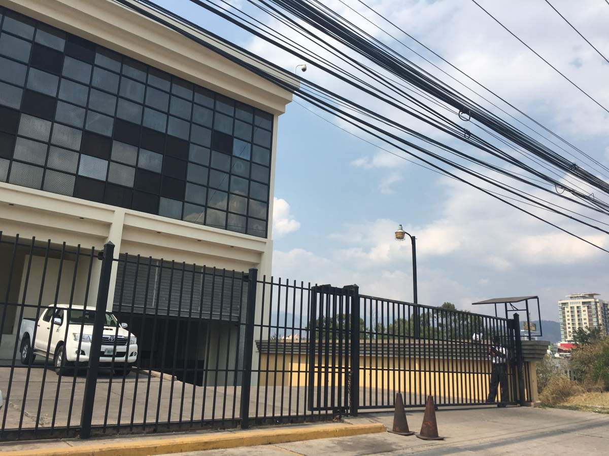 Abriendo Brecha's exterior. Fenced up and guarded by armoured men. April 20, 2016.