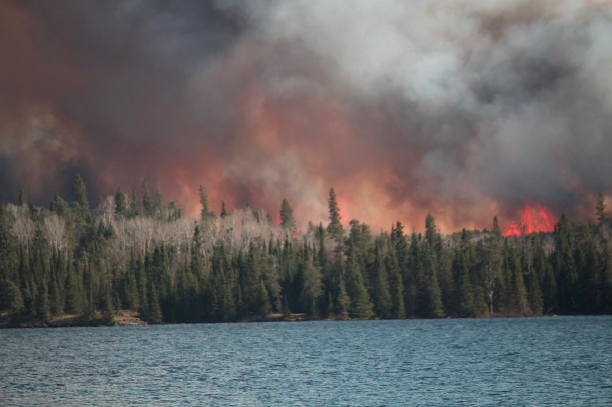 Manitoba wildfire closes down popular hiking trail - Winnipeg ...