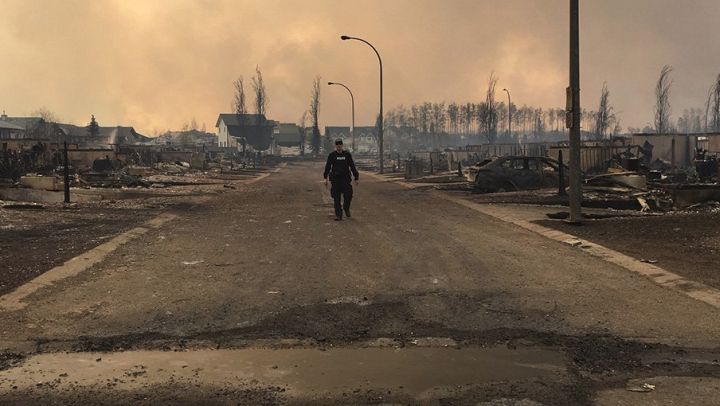 Fort McMurray wildfire: Province giving $100M in emergency funding to evacuees - image