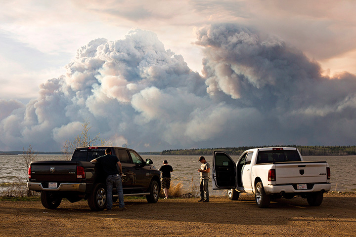 Evacuees watch the wildfire near Fort McMurray, Alta., on Wednesday May 4, 2016.