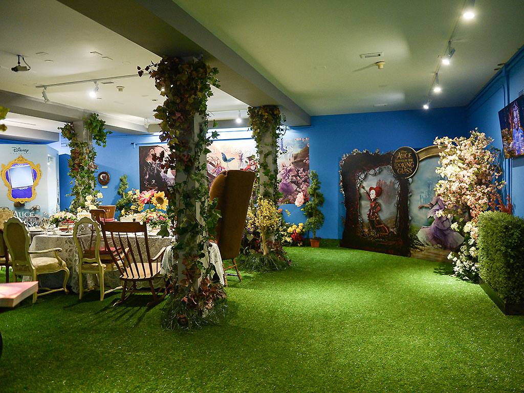 Alice Through the Looking Glass pop-up