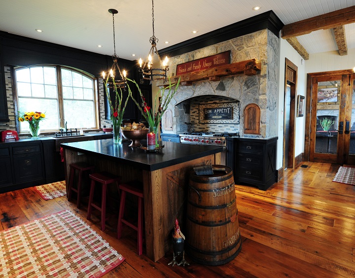 Maple Leafs legend Wendel Clark lists Muskoka cottage on Airbnb