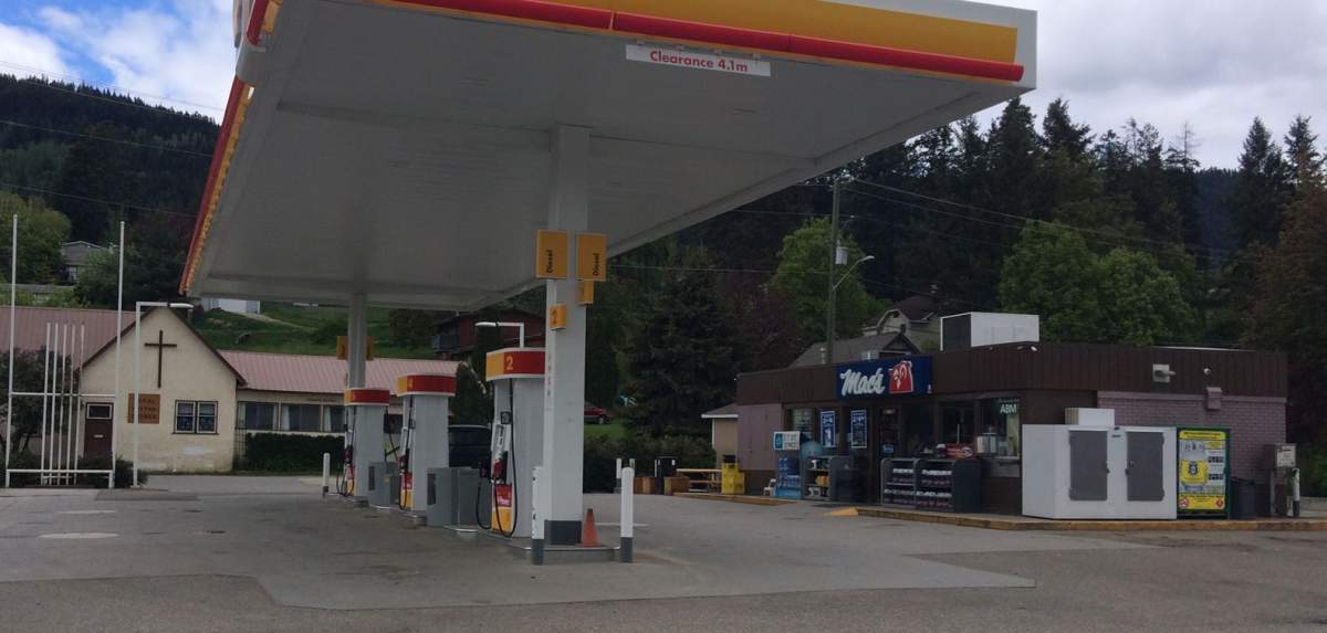 Arrests made in robbery with violence at convenience store - image