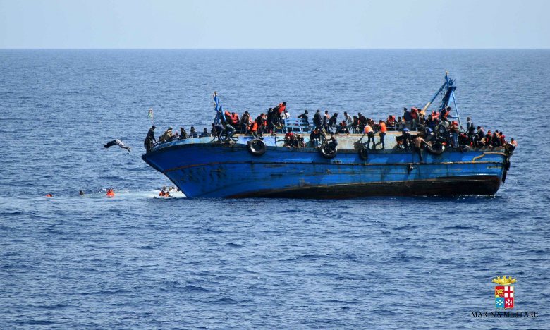 Dramatic images capture the moment a boat carrying hundreds of migrants sank, killing 5 - image