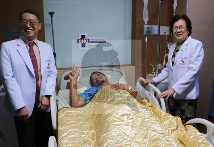 The victim of the python attack is seen here in hospital. (Photo: Bangpakong News)