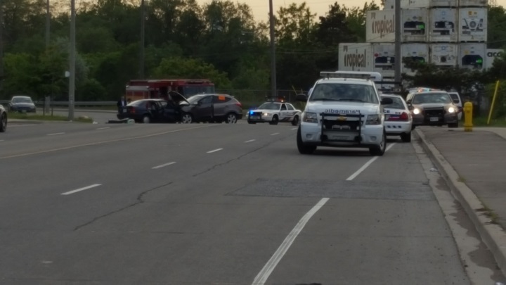 1 dead, 2 injured in head-on Etobicoke crash - Toronto | Globalnews.ca