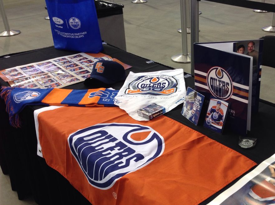 Edmonton Oilers Locker Room/Equipment Sale This Sunday!