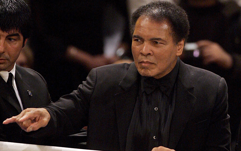 Boxing legend Muhammad Ali in the ring afterthe World Championship super-middleweight fight between his daughter, womens boxing World Champion, Laila Ali from US and Asa Sandell from Sweden at the Max Schmeling Hall in Berlin, 17 December 2005. 